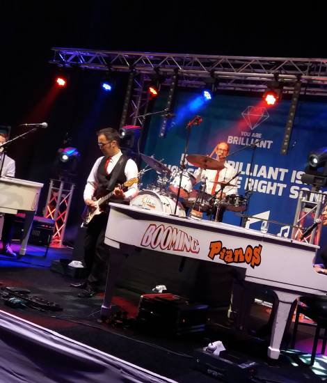 Booming Pianos; de meest geboekte, interactieve pianoshow!