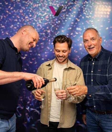 Proosten op een fijne samenwerking!