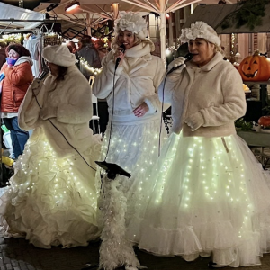 Icequeens in white