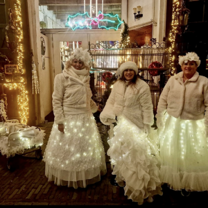 Icequeens in white